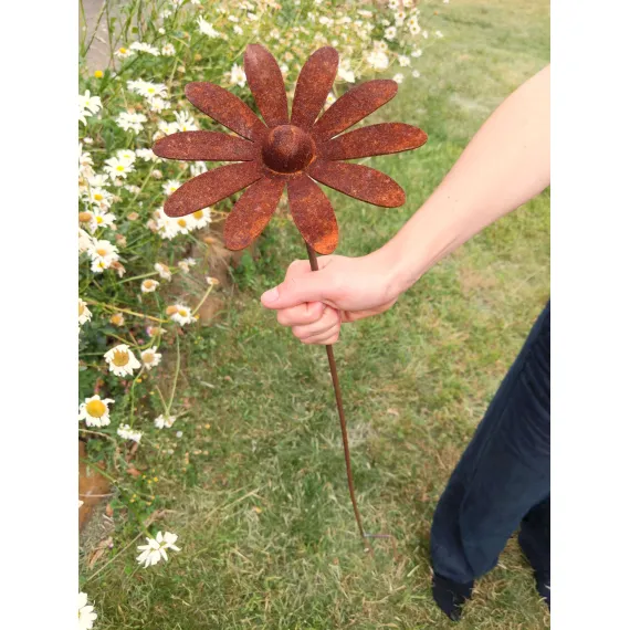 giant rusty rustic flower garden ornament sculpture art